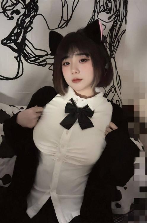 肥嘟嘟的洛洛小朋友